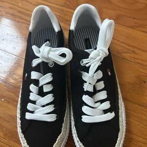 NEW Tommy Hilfiger women sneakers size 5.5
